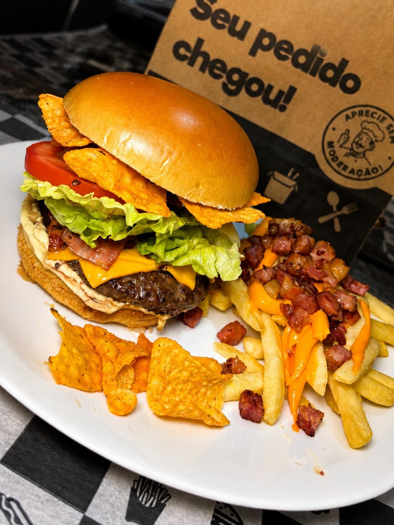 Combo de hambúrguer com batata da Los Santos 41
